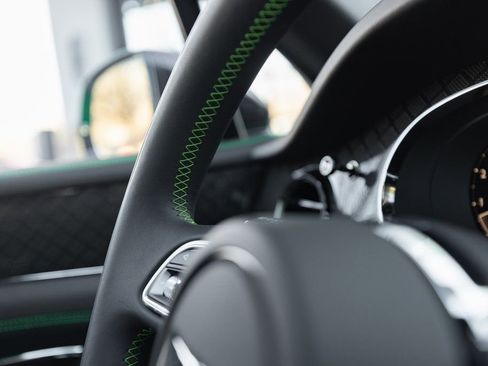 Used 2025 Bentley Bentayga image 42