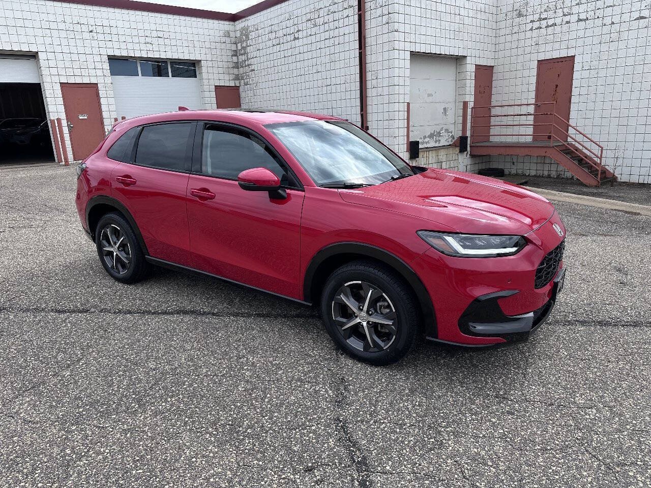 Used 2024 Honda HR-V EX-L image 2