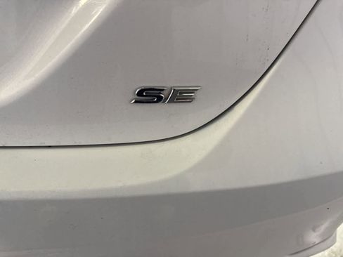 Used 2018 Toyota Camry SE w/ Convenience Package image 15