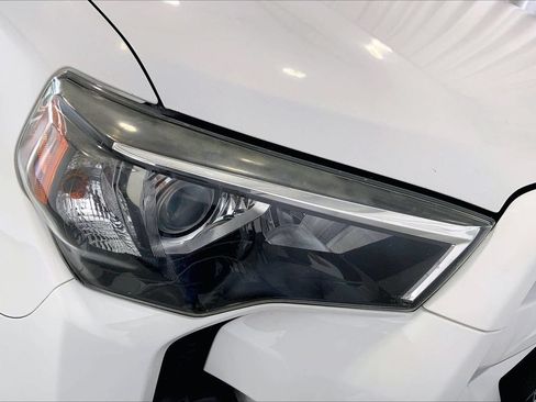 Used 2020 Toyota 4Runner SR5 Premium AWD/4WD image 28