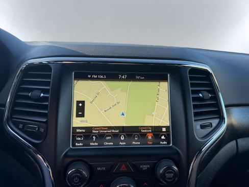 Used 2018 Jeep Grand Cherokee Laredo AWD/4WD image 14