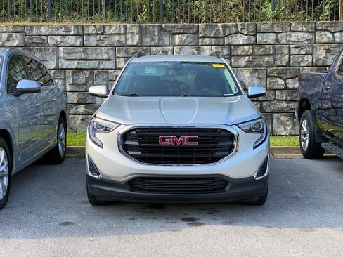 Used 2020 GMC Terrain SLE w/ Driver Convenience Package FWD image 2