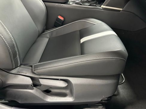 Used 2025 Toyota Camry SE image 59