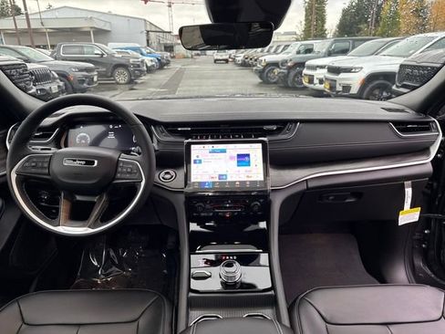 New 2025 Jeep Grand Cherokee L Limited image 11