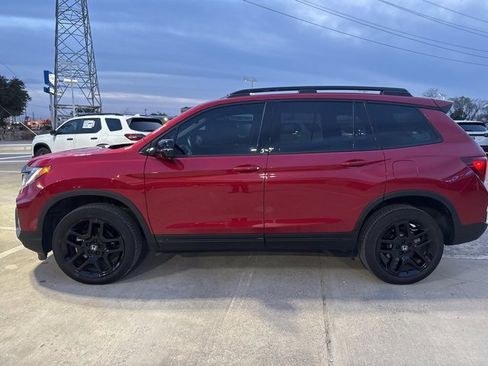 Used 2024 Honda Passport Black Edition image 4