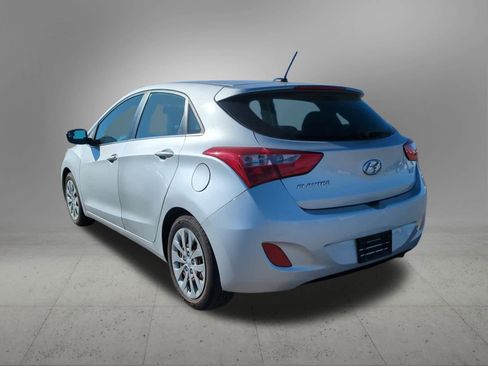 Used 2017 Hyundai Elantra GT image 4