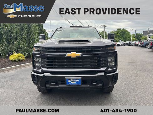 Used 2024 Chevrolet Silverado 2500 Custom w/ Custom Value Package AWD/4WD image 2