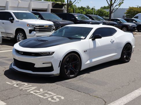Used 2023 Chevrolet Camaro SS RWD image 5