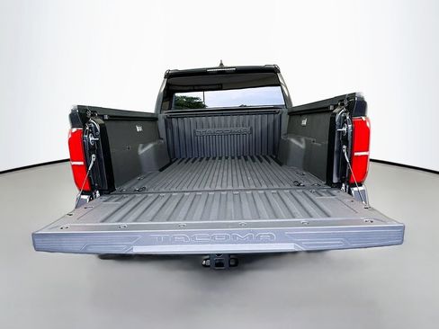 Certified 2025 Toyota Tacoma SR5 AWD/4WD image 25