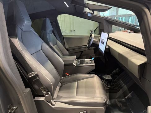 Used 2024 Tesla Cybertruck AWD Crew Cab image 42