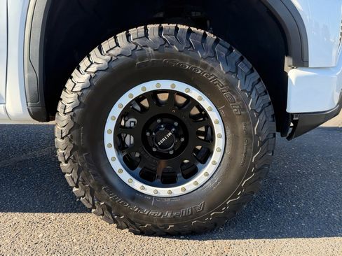 Used 2025 GMC Sierra 1500 Elevation w/ X31 Off-Road Package image 9