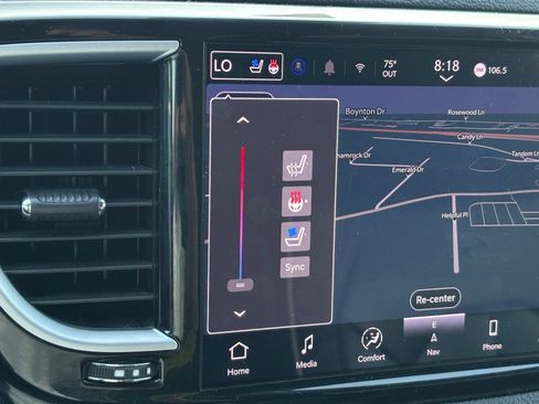 Used 2025 Chrysler Pacifica Limited FWD image 7