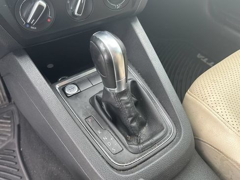 Used 2017 Volkswagen Jetta SE FWD image 19