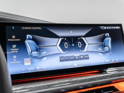 Used 2024 BMW 760i xDrive w/ Executive Package image 65