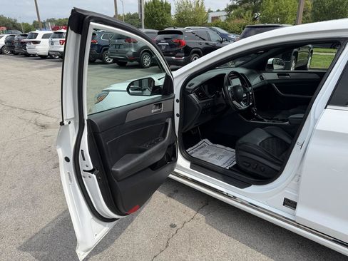 Used 2019 Hyundai Sonata Sport w/ Tech Package 03 FWD image 12