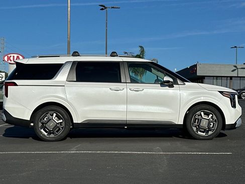 New 2026 Kia Carnival EX image 3