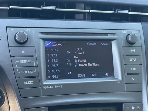 Used 2015 Toyota Prius Three image 10