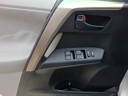 Used 2013 Toyota RAV4 LE AWD/4WD image 12
