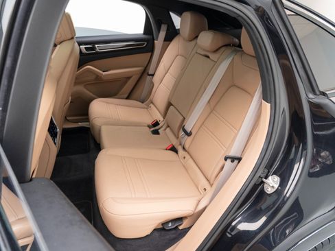 Used 2022 Porsche Cayenne S Platinum image 32