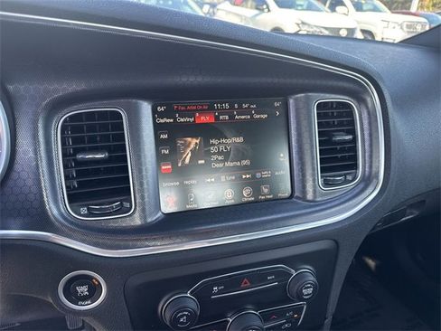 Used 2016 Dodge Charger SXT image 19
