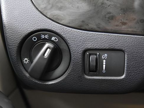 Used 2019 Dodge Grand Caravan SE w/ UConnect Hands-Free Group image 22