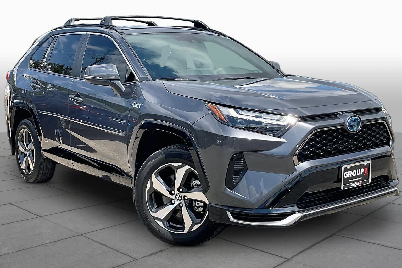 Used 2024 Toyota RAV4 SE w/ Weather & Moonroof Package AWD/4WD image 3