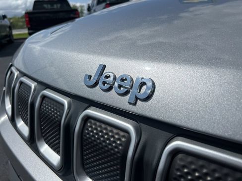 Used 2022 Jeep Compass Latitude AWD/4WD image 19