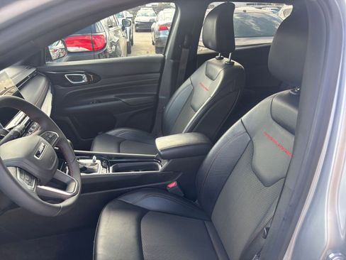 Used 2025 Jeep Compass Trailhawk image 24