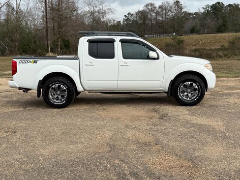 Used 2017 Nissan Frontier PRO-4X w/ Pro-4x Luxury Package image 6