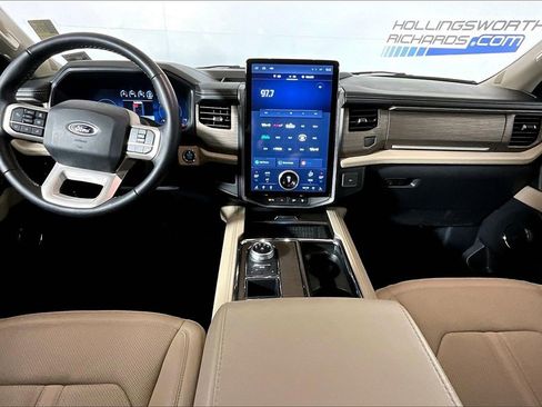 Used 2024 Ford Expedition Limited image 11