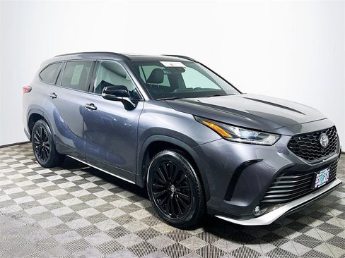 Certified 2024 Toyota Highlander XSE image 1