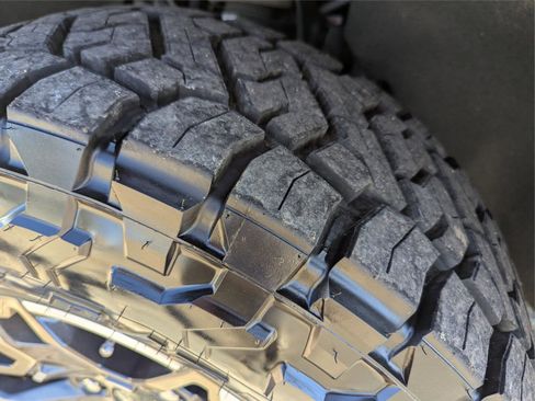 Used 2023 Chevrolet Colorado ZR2 w/ ZR2 Convenience Package III image 10