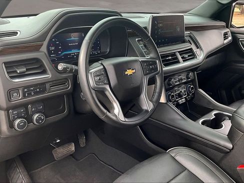 Used 2024 Chevrolet Suburban Premier image 17