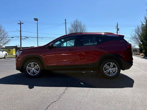 Used 2023 GMC Terrain SLE w/ Driver Convenience Package image 2