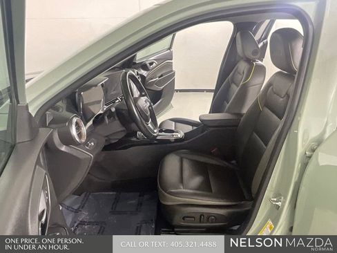 Used 2024 Chevrolet Trax ACTIV w/ Sunroof Package FWD image 11