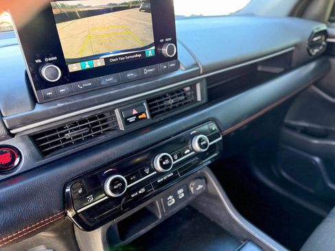 Used 2025 Honda Pilot Sport image 16