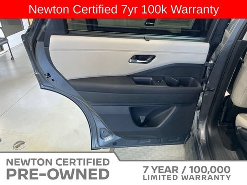 Used 2025 Nissan Pathfinder SL AWD/4WD image 44