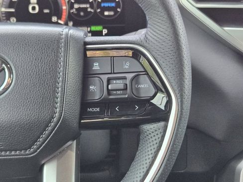 Used 2025 Toyota Tundra Platinum AWD/4WD image 32