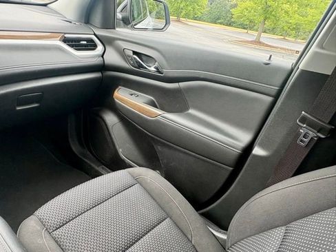 Used 2023 GMC Acadia SLE w/ Driver Convenience Package FWD image 26