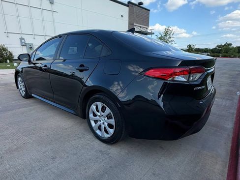 Used 2021 Toyota Corolla LE FWD image 3
