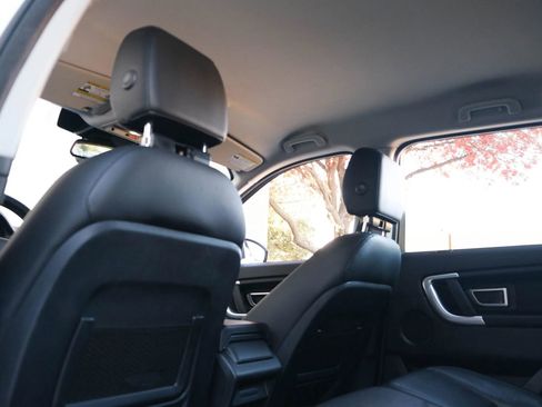 Used 2019 Land Rover Discovery Sport SE image 21