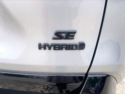 Used 2024 Toyota RAV4 SE w/ Convenience Package AWD/4WD image 10
