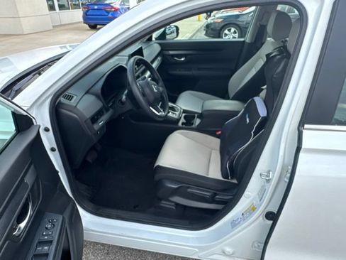 Used 2024 Honda CR-V LX image 6