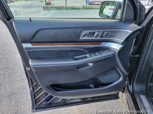Used 2018 Ford Explorer Limited w/ Equipment Group 301A AWD/4WD image 28