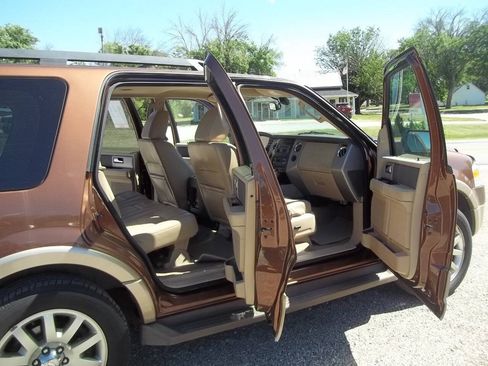 Used 2011 Ford Expedition XLT w/ 201A Rapid Spec Order Code AWD/4WD image 11