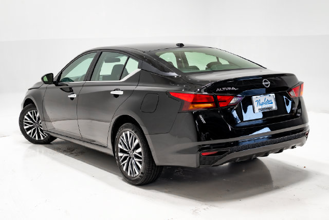 Used 2025 Nissan Altima 2.5 SV AWD/4WD image 3