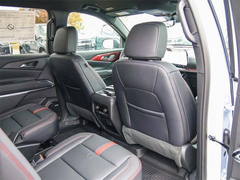 New 2026 Chevrolet Traverse RS w/ LPO, Floor Liner Package image 24