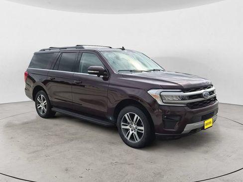 Used 2024 Ford Expedition Max XLT AWD/4WD image 3