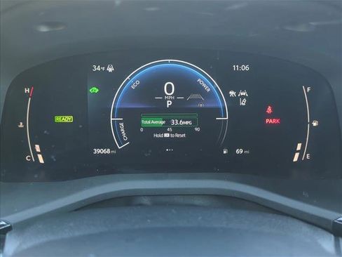 Used 2025 Toyota Camry SE image 11