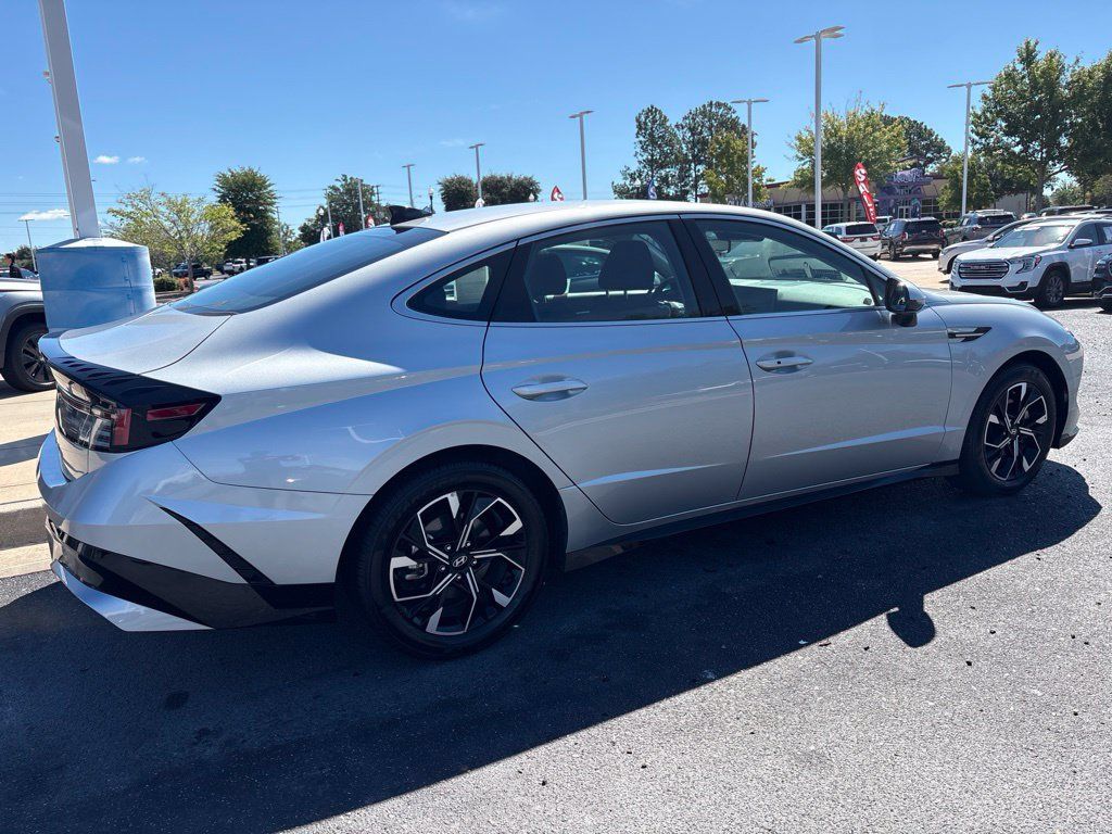 Used 2025 Hyundai Sonata SEL FWD image 3